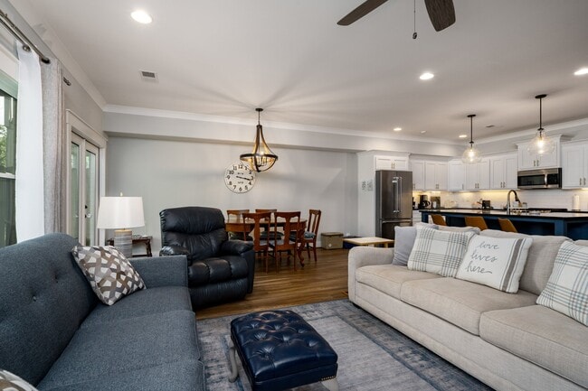 Photo - 415 Sunbelt Dr