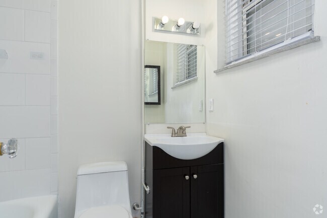 2 habitaciones, 1 baño - 970 pies cuadrados - Baño