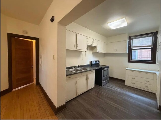 Photo - 3034 W State St