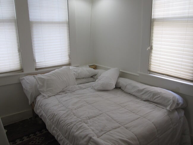 609 W 32nd St