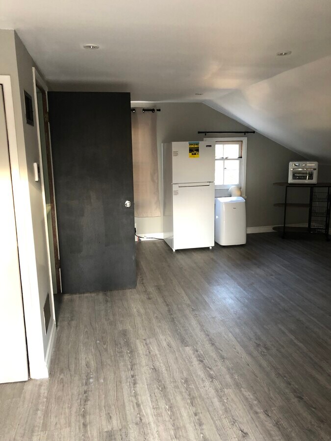 Studio - 480 E McKinley Ave