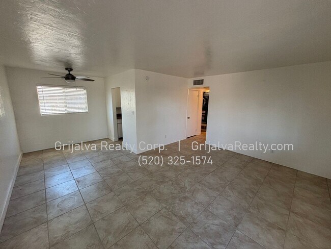 Photo - 4617 E Eastland St Unit 4617