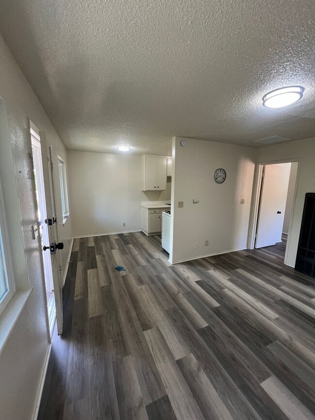 Oroville one bed one bath duplex for rent. - Oroville one bed one bath duplex for rent.