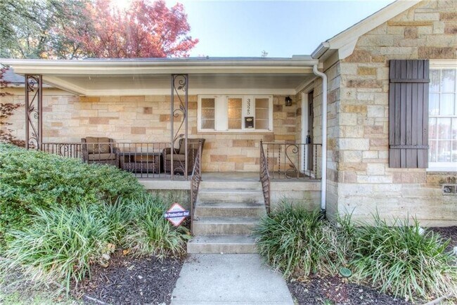 Delightful 3 bedroom, 2 bath home within w... - Delightful 3 bedroom, 2 bath home within w...