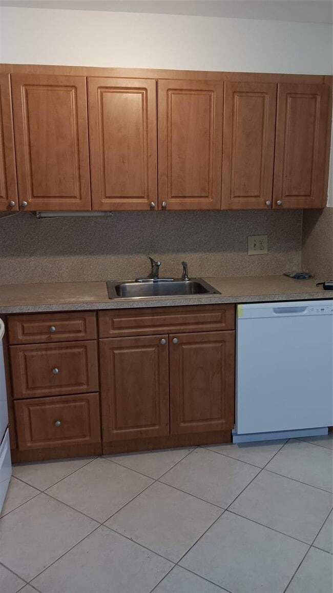 Photo - 4169 SW 67th Ave