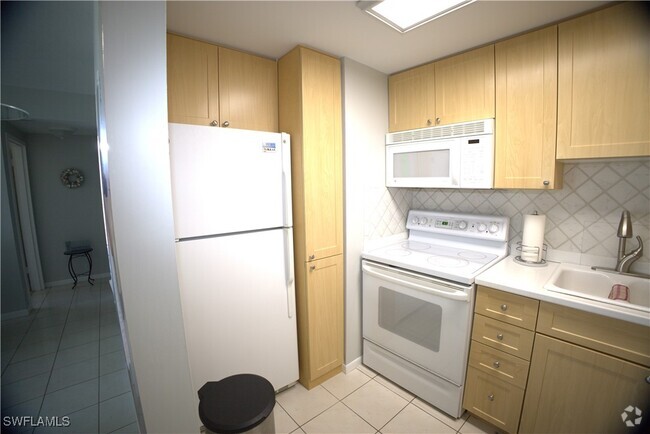 Building Photo - 58 N Collier Blvd Unit 1103 Rental