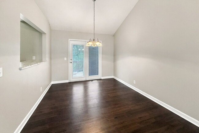 3261 Clapham Rd