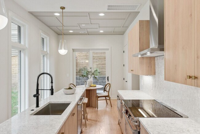 Photo - Stunning End Unit Townhome in Salemtown