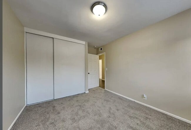 Building Photo - 2137 Little Brook Ln