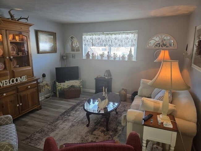 Photo - 176 Maple Ave Unit 2-1