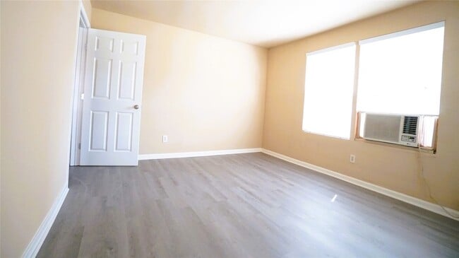 Photo - 2431 Shakespeare St Unit 1
