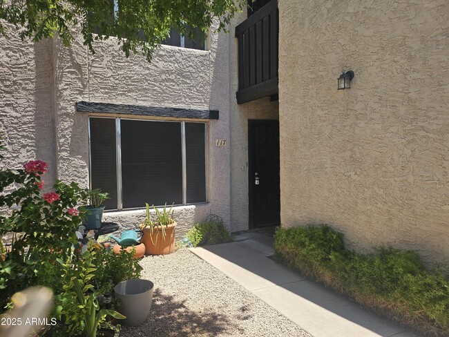Building Photo - 1927 E Hampton Ave Unit 117 Rental