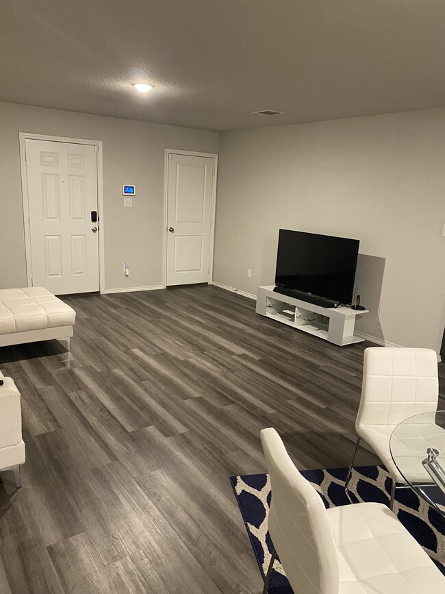 Photo - 6526 Augustus Magee