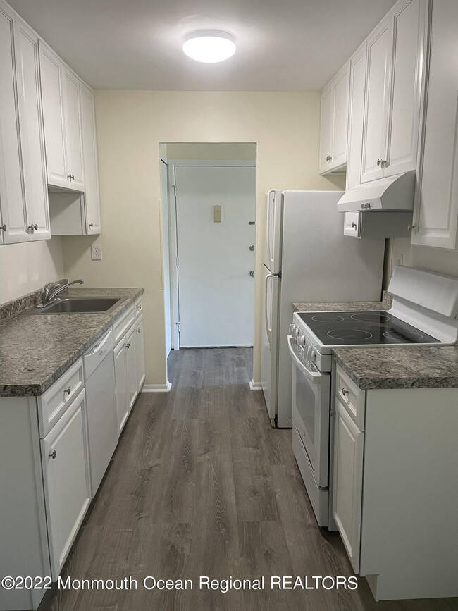 Photo - 82 Amberly Dr