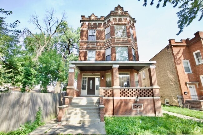 Building Photo - 2537 N Kildare Ave Unit 3 Rental