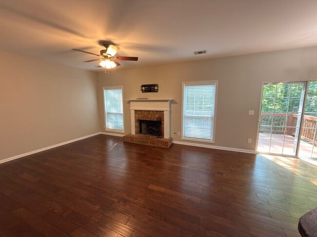 Photo - 5706 Amberside Ln NE