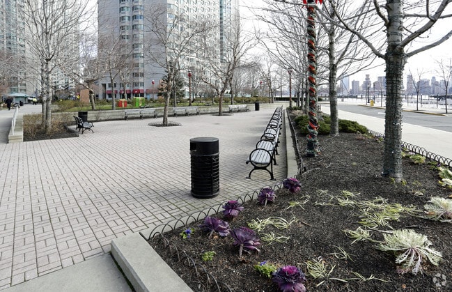 Waterside Square South