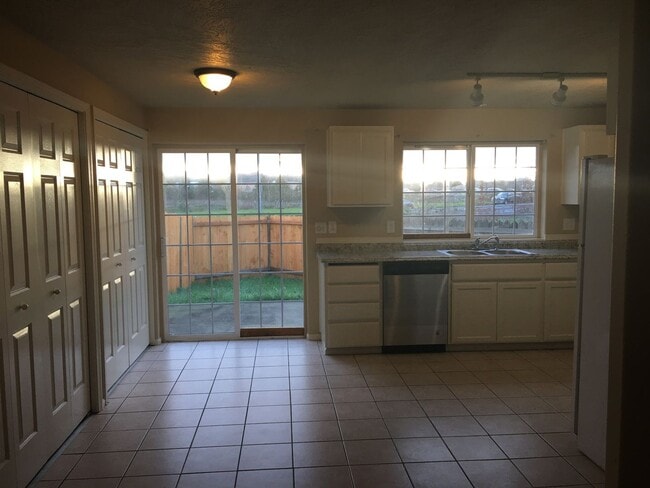 Photo - Updated Duplex -3 Bedroom 1.5 Bath - 4886 Fergus Avenue!