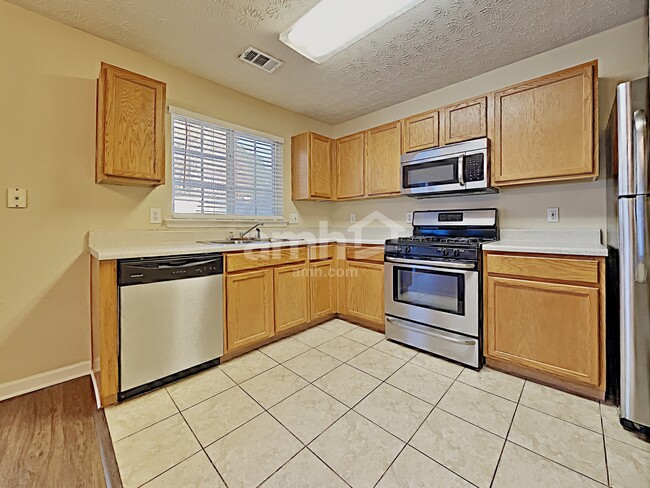 Photo - 836 Windcroft Cir NW