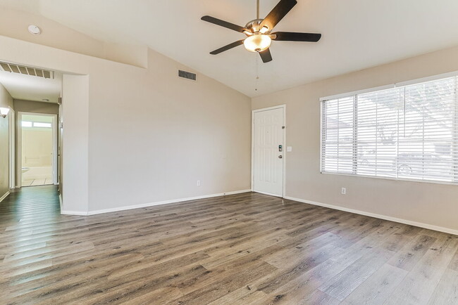 Photo - 463 E Harrison St