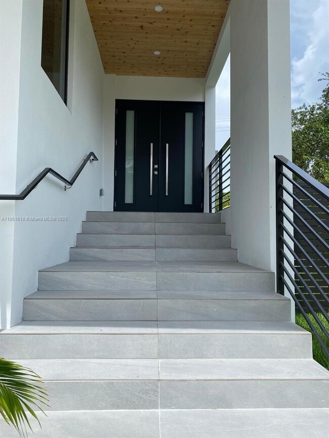 Photo - 570 Fernwood Rd