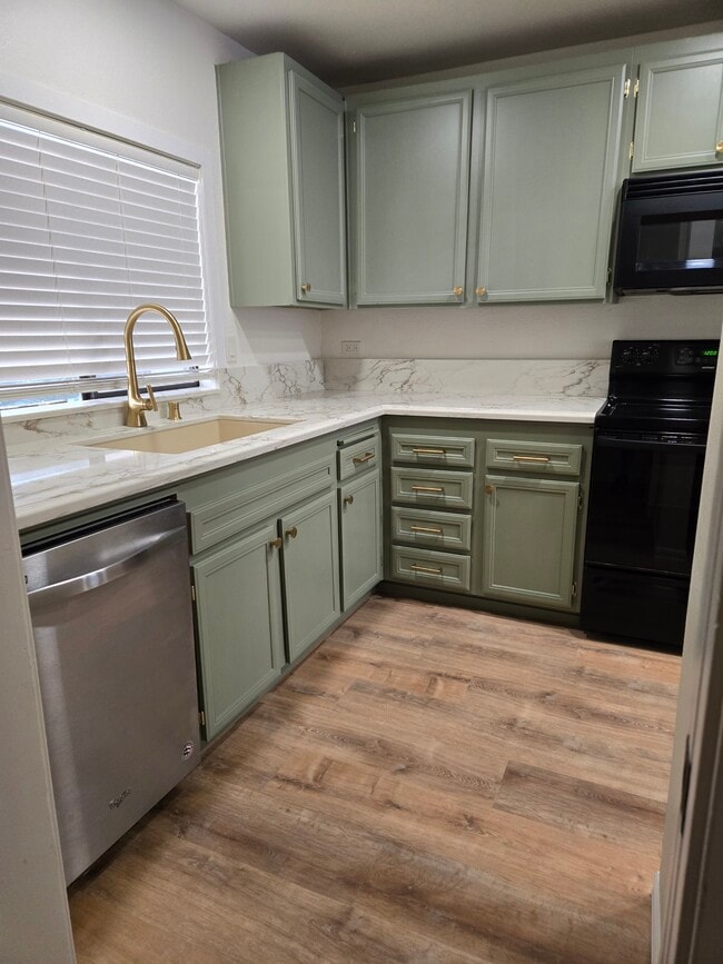 Building Photo - 917 Torrance St Unit #9