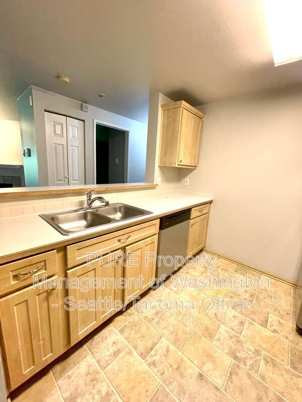 Photo - 975 Aberdeen Ave NE Unit #J-203