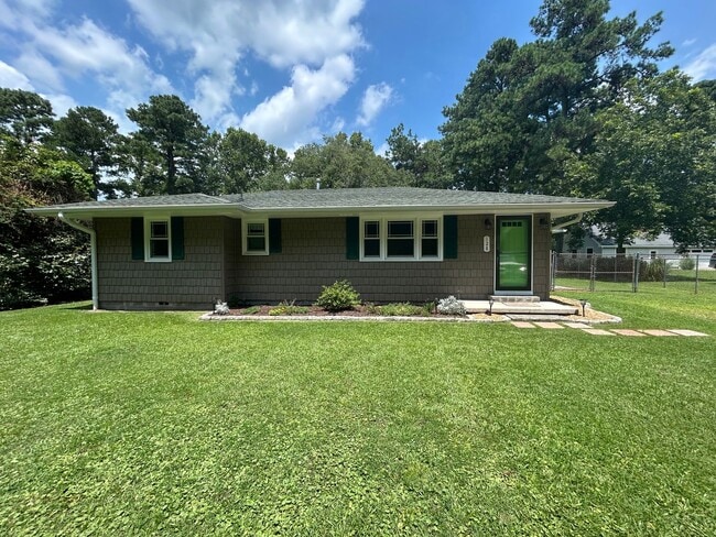 Building Photo - Ranch Style Home in Prime Location
