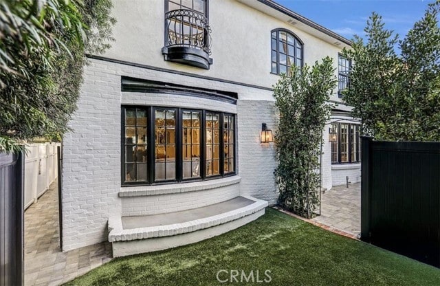 Photo - 725 N Doheny Dr