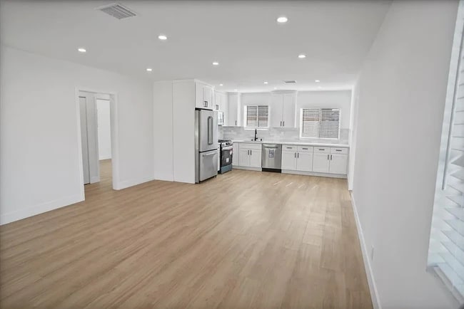 Photo - 21330 Lemarsh St