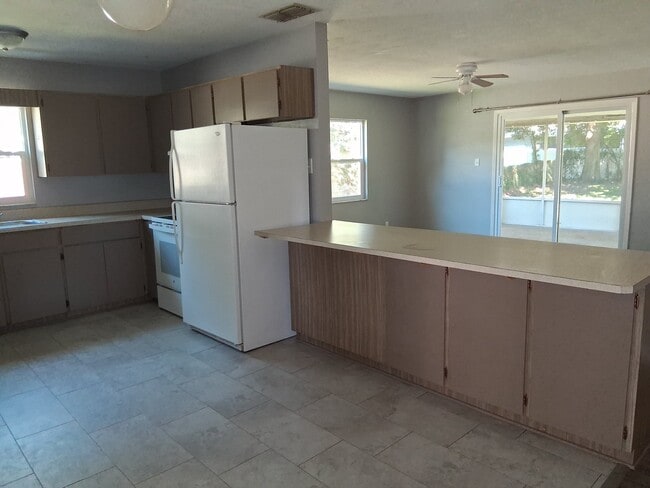 4827 Edmund Ct