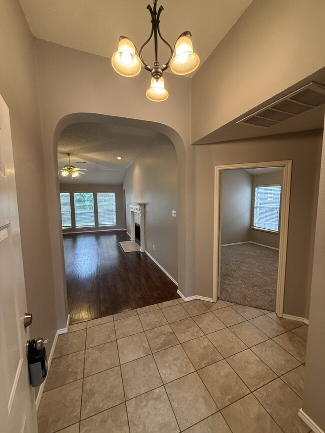 Photo - Charming 3 Bedroom Haven with 2 Full Baths in Fort Worth. Spacious 1748 Sq. Ft. Retreat on Comfor...