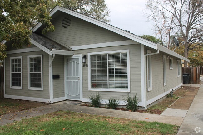 Building Photo - 2831 32nd St Rental