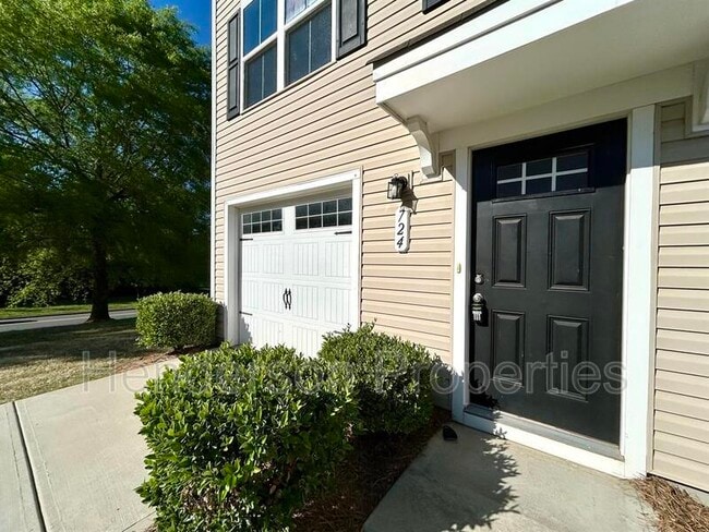 Photo - 724 Dillon Wy