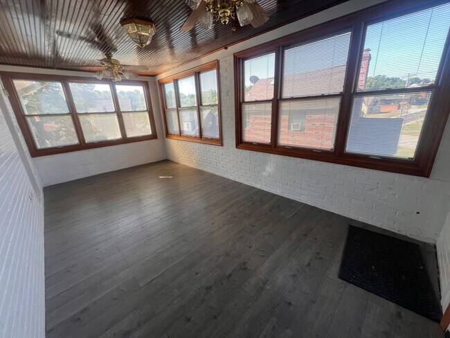 Photo - Pittsburgh - 2 Bedroom 1.5 Bathroom - Home...