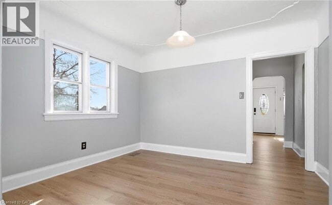 Photo - 542 Walmer Rd