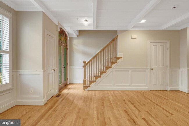 Photo - 229 Locust St SE