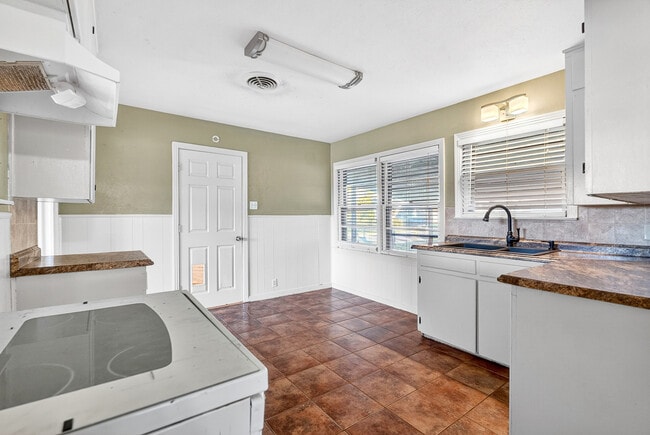 Photo - 1801 S 47th St