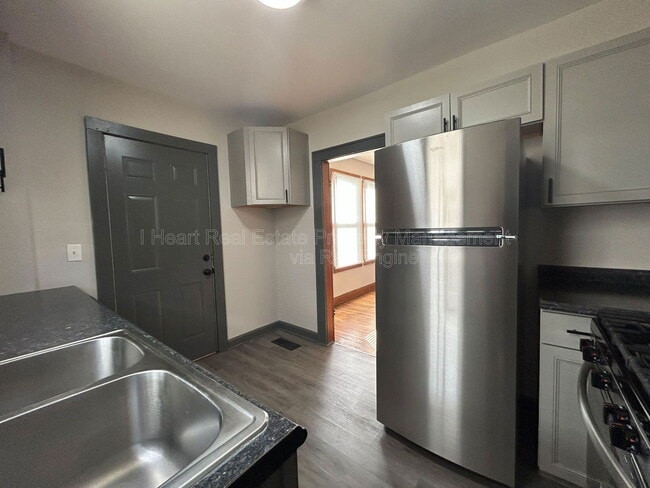 Photo - 1215 Sullivant Ave