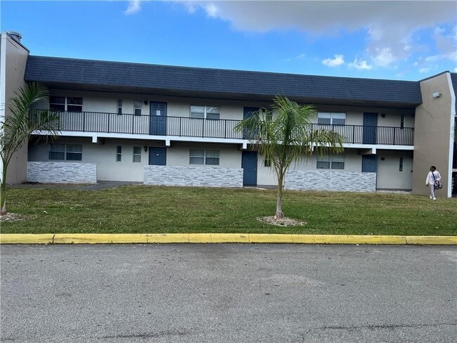 Building Photo - 7925 Colony Cir S Unit 107