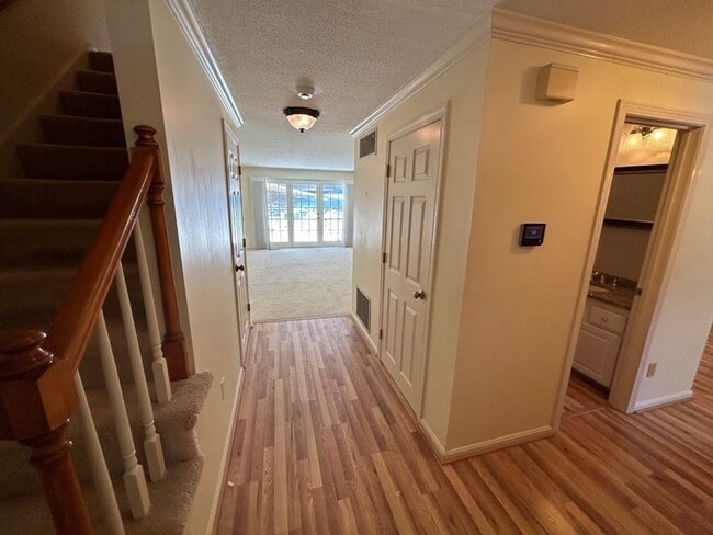 Photo - 14 Stony Brook Ln