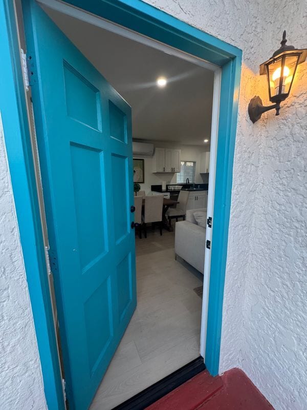 Photo - 2669 Clyde Ave