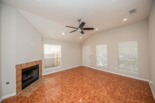 Photo - 121 Coffee Ln