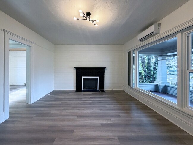 Photo - 577 Madison St