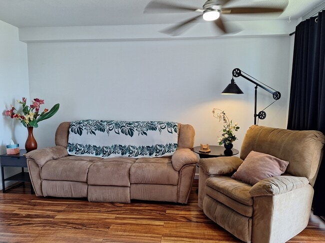 Comfortable living room facing large screen television - 2916 Date St Unit Fairway House