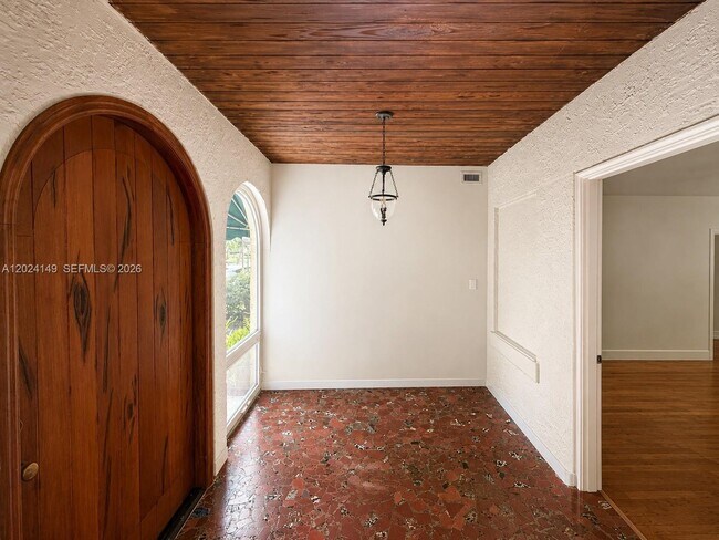 Photo - 712 Navarre Ave