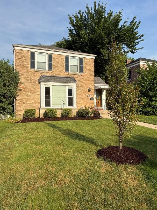Building Photo - Beautiful Furnished 3BR/2BA Home in Prime Lincolnwood Location – Top-Rated Schools