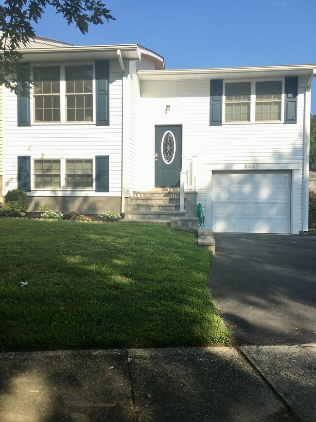 Building Photo - 2527 Vivaldi Ln