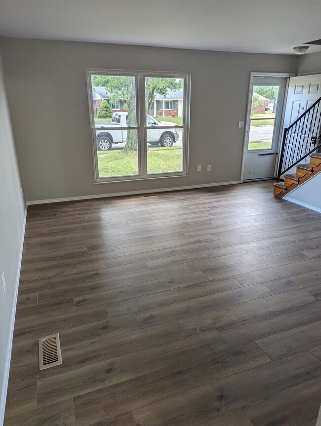 Photo - 458 Mayfield Sw