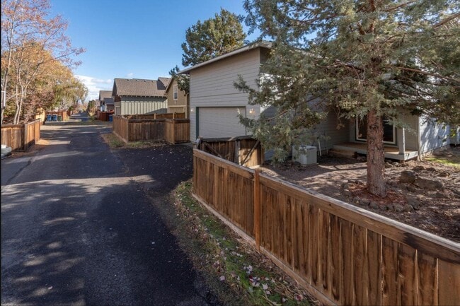 Photo - 21328 Oakview Dr